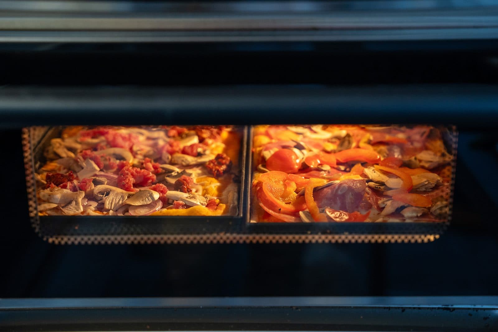 Pizza im Ofen der Ape
